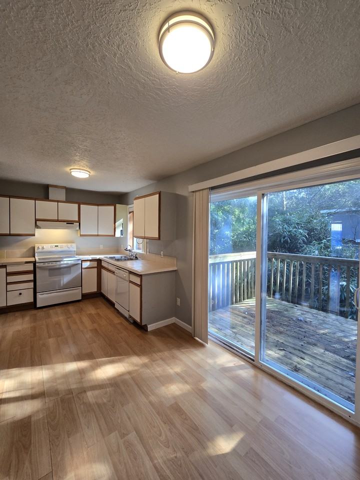 131 Se Ainslee Ave - Photo 3 of 22