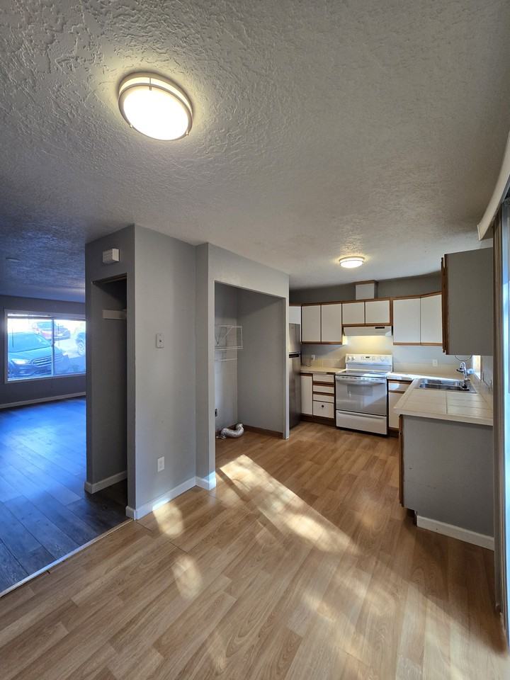 131 Se Ainslee Ave - Photo 4 of 22