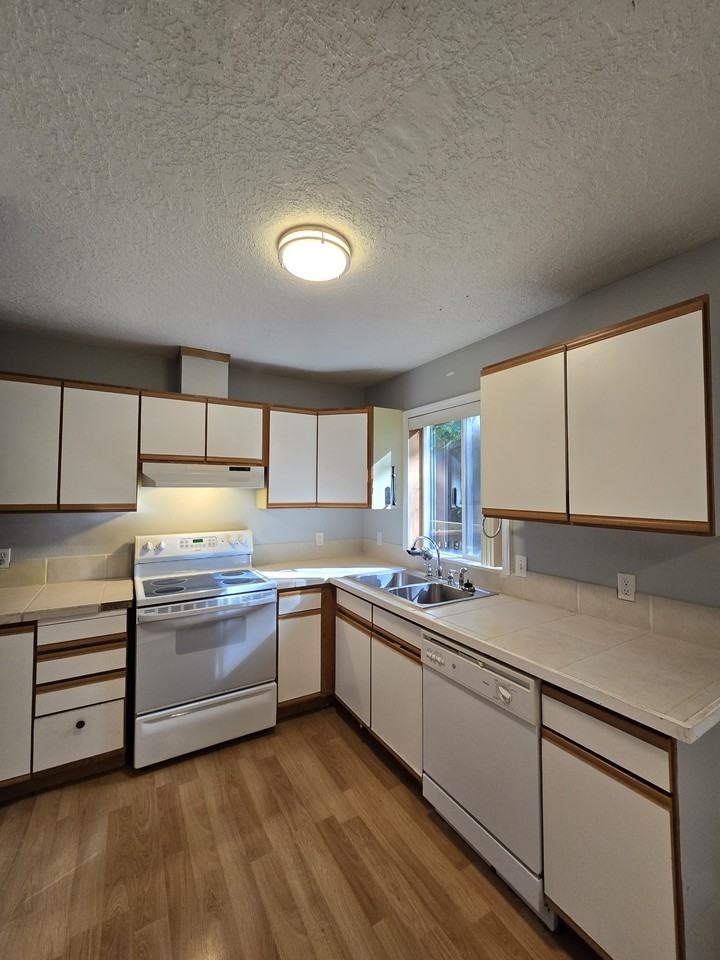 131 Se Ainslee Ave - Photo 6 of 22