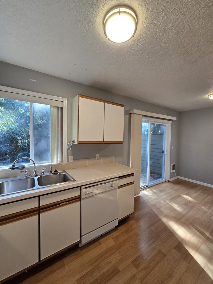 131 Se Ainslee Ave - Photo 7 of 22