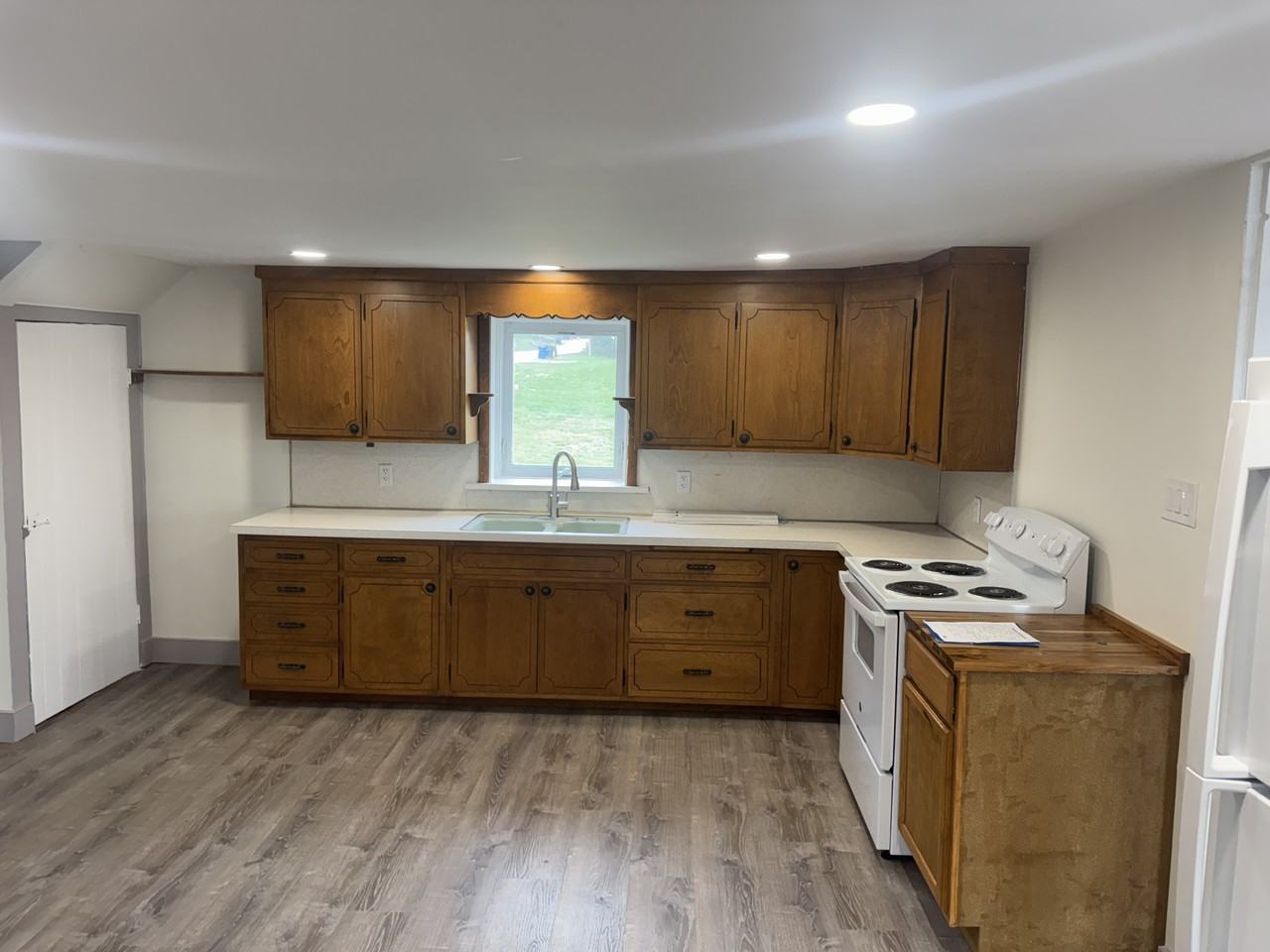 242 Summitville Rd - Photo 2 of 23