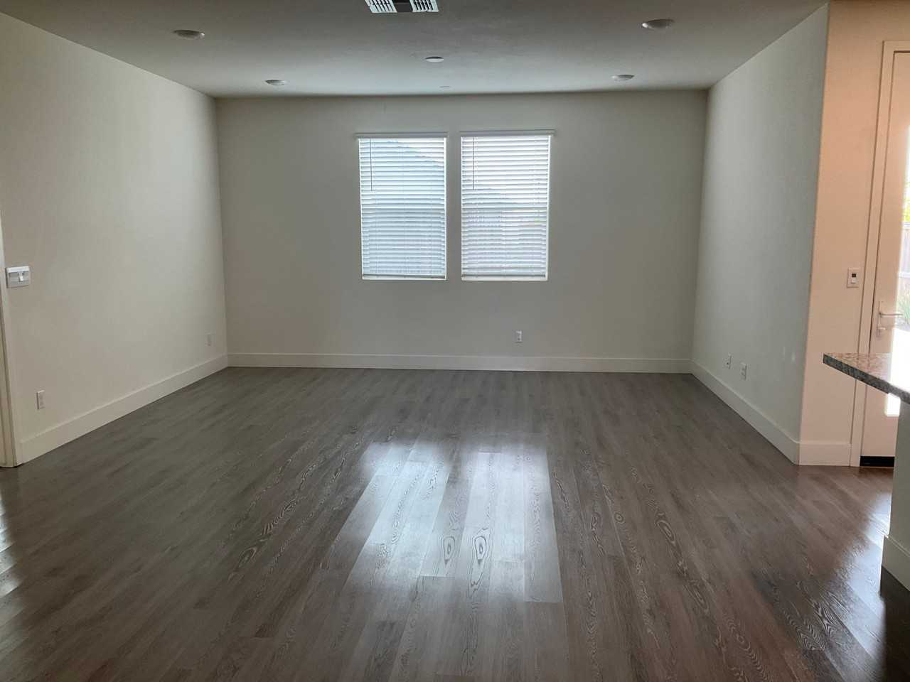 994 Osprey Dr - Photo 3 of 13
