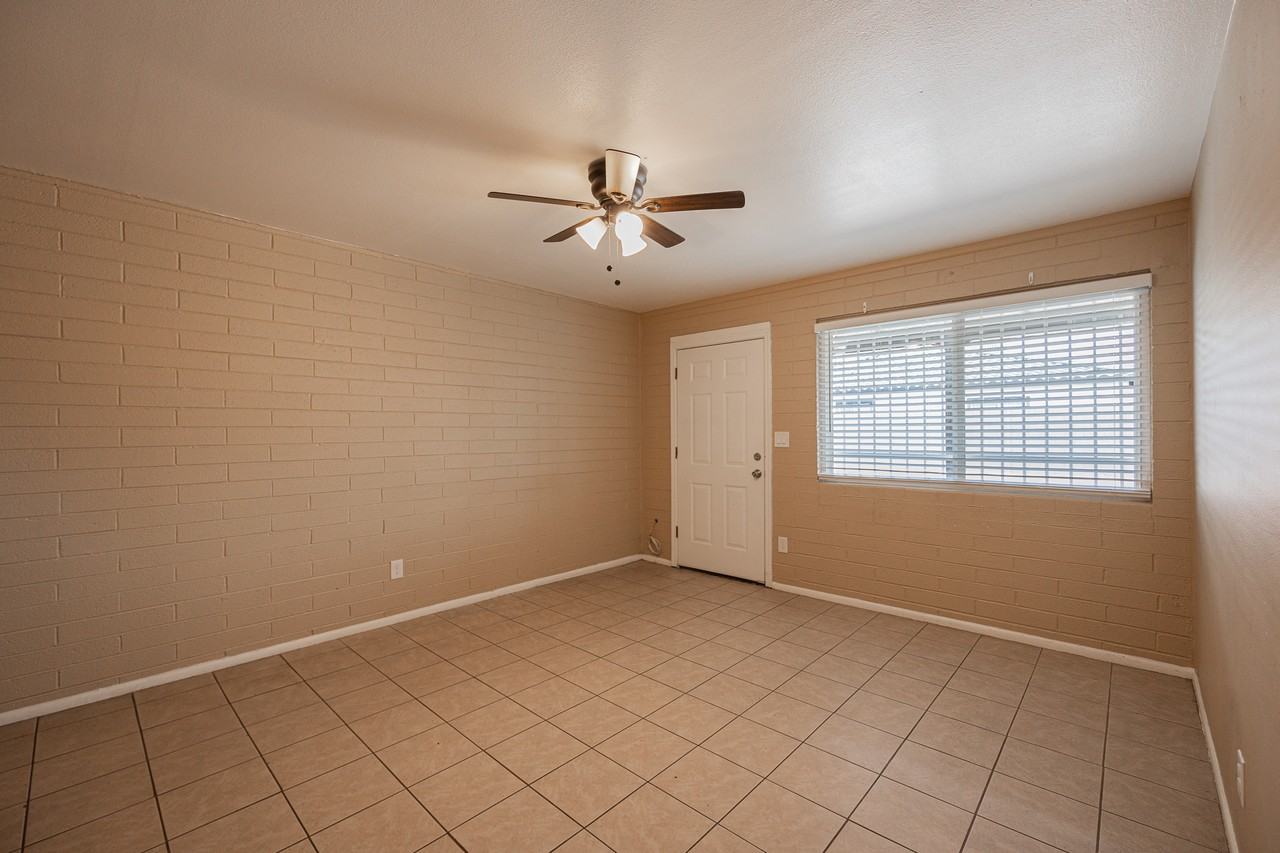 1915 N 26Th Place - Photo 7 of 45