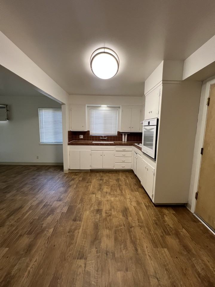 7008 21st St - Photo 2 of 7