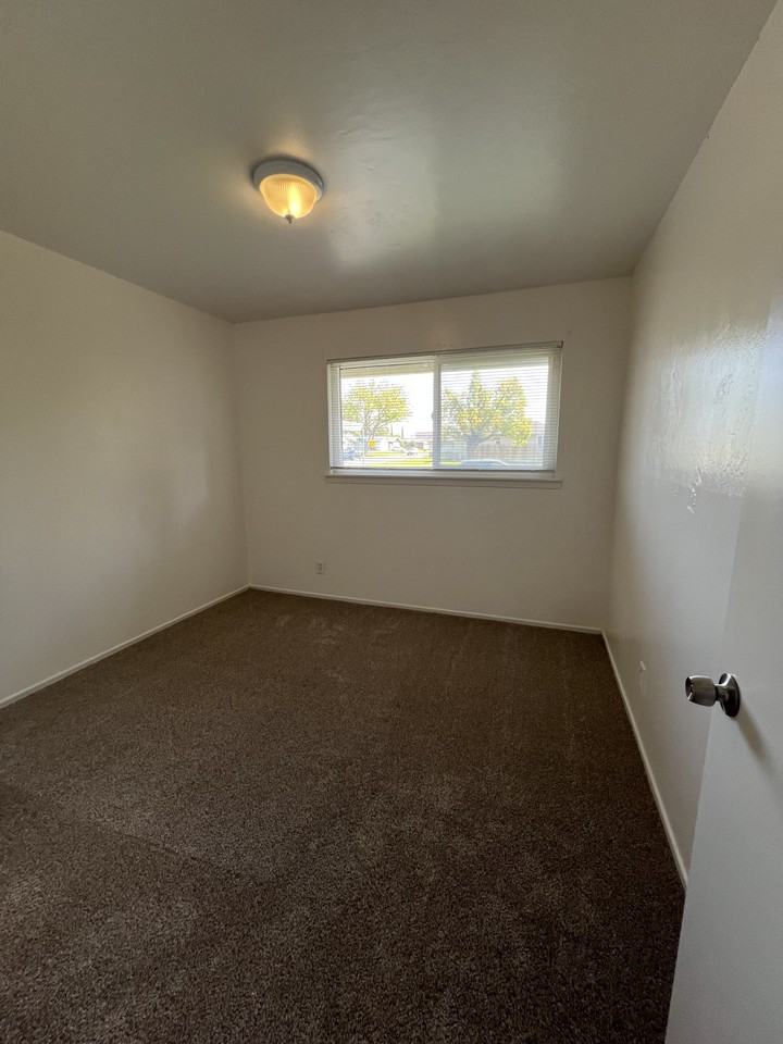 7008 21st St - Photo 3 of 7