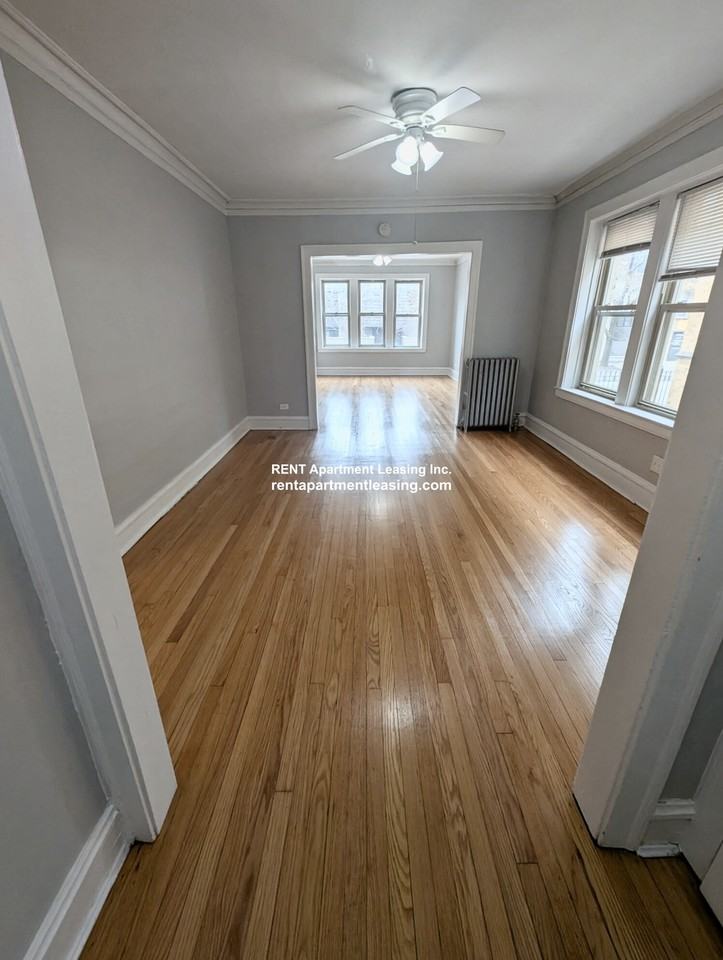 W Foster Ave #2S - Photo 2 of 10