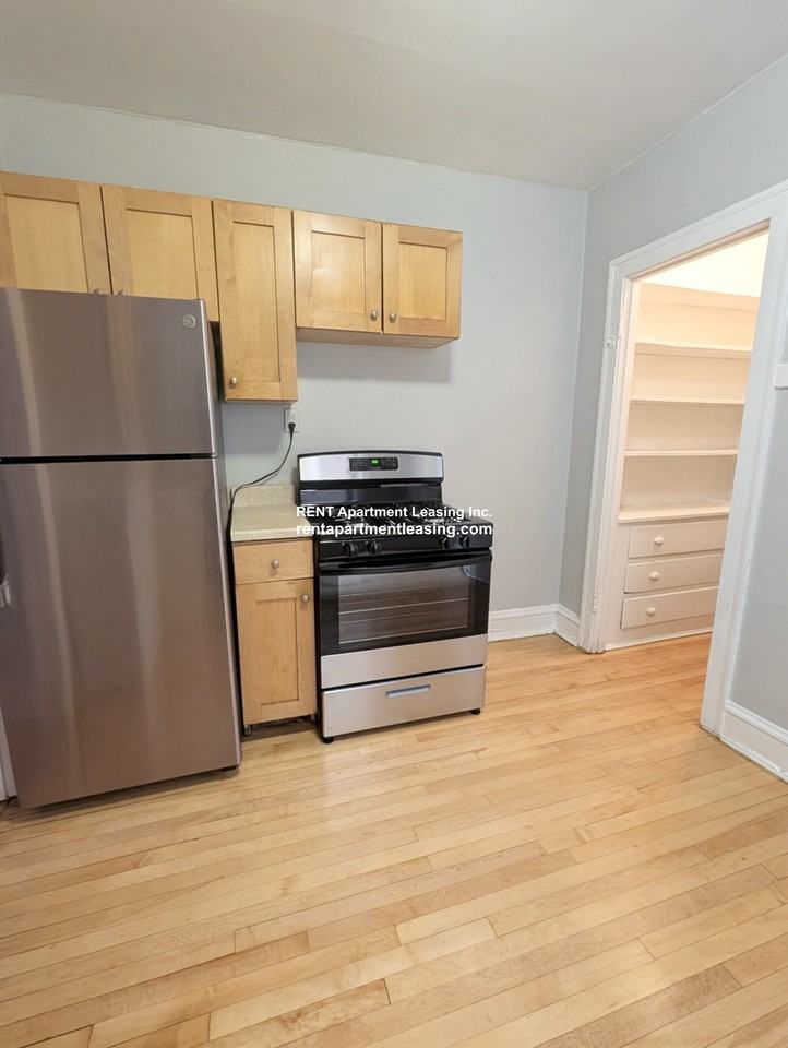 W Foster Ave #2S - Photo 3 of 10