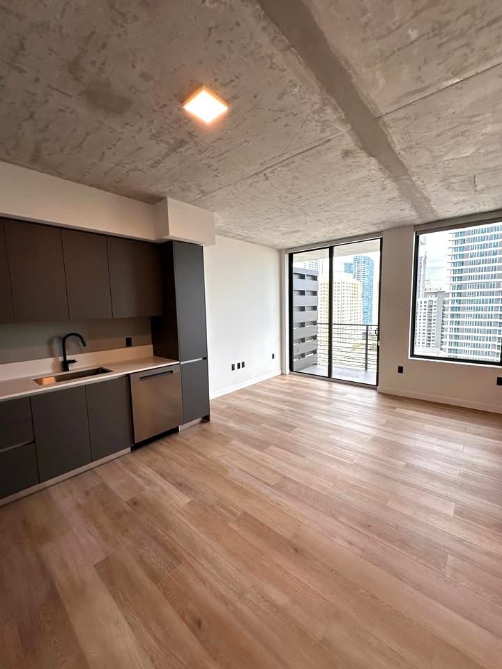 439 Sw 3rd Ave #1012 - Photo 2 of 10