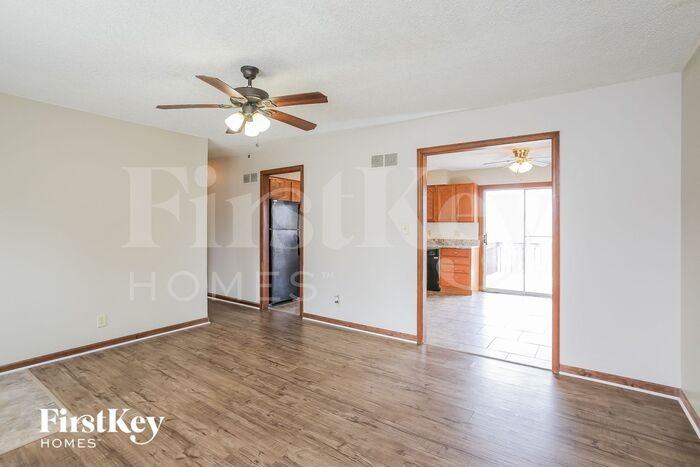 4148 S Carriage Ln - Photo 3 of 15