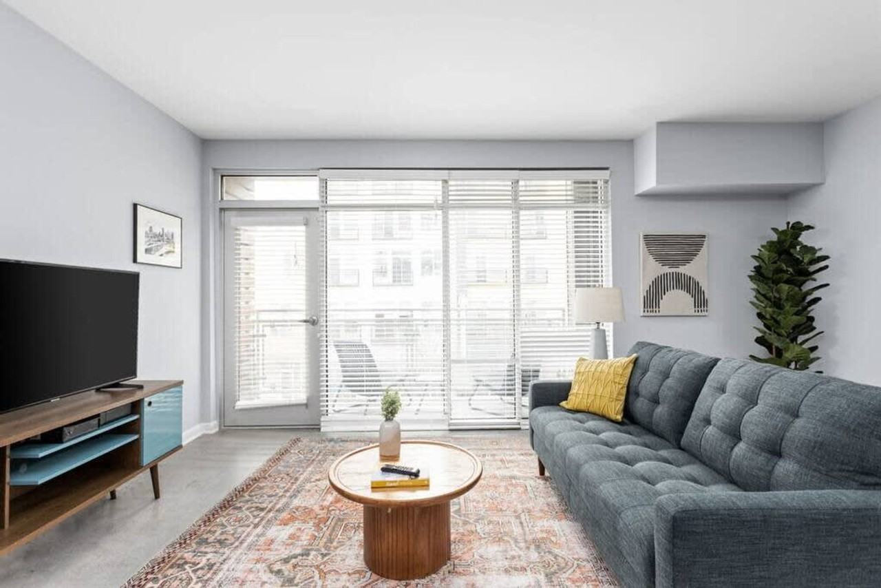 421 East Market Street - Photo 2 of 28