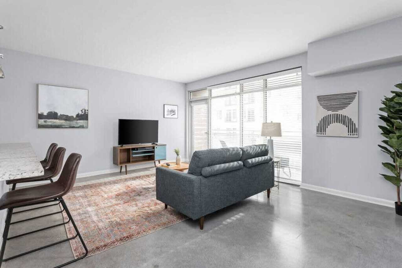 421 East Market Street - Photo 3 of 28