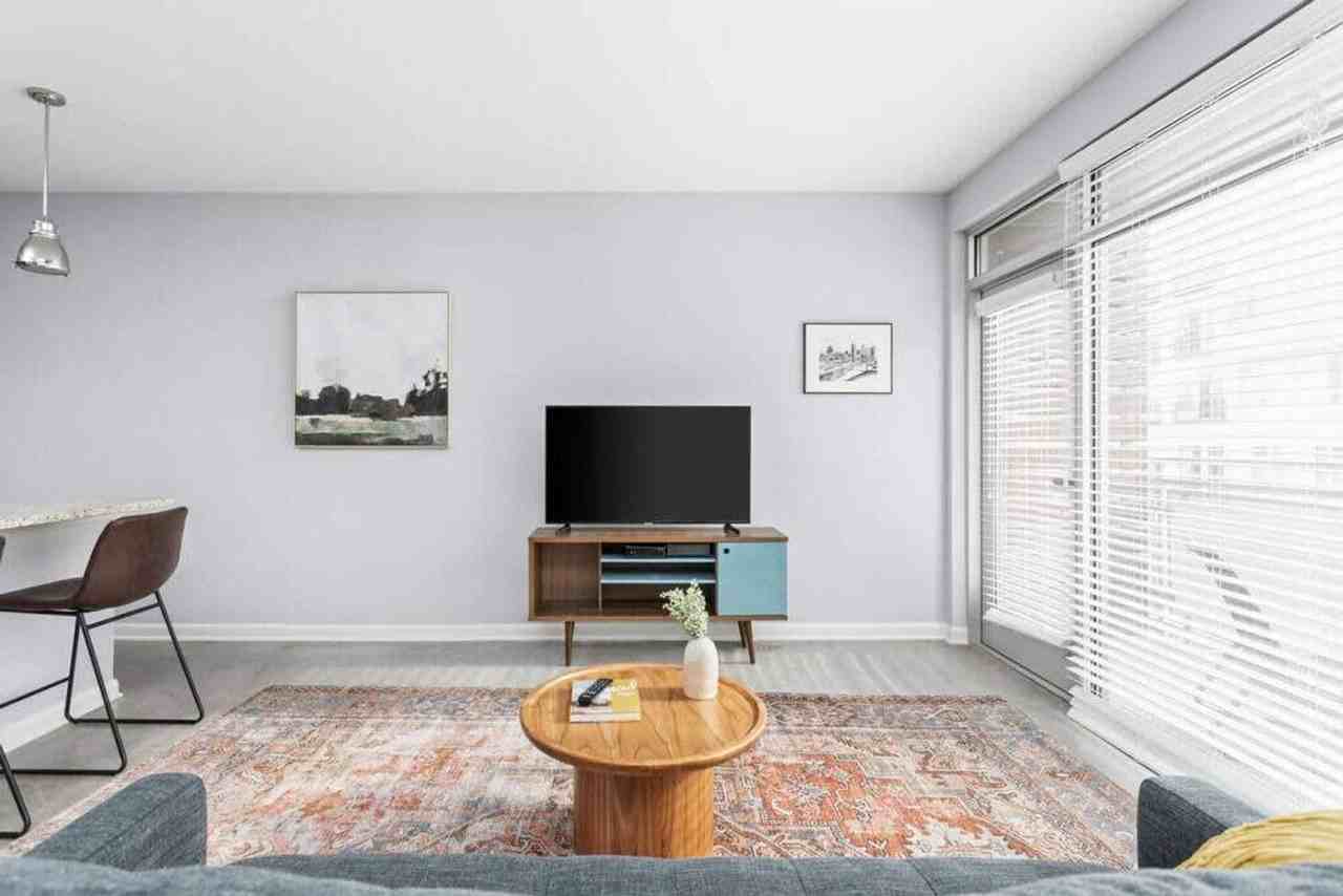 421 East Market Street - Photo 4 of 28