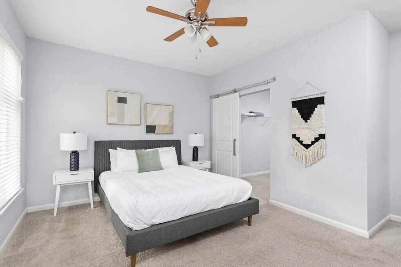 421 East Market Street - Photo 6 of 28