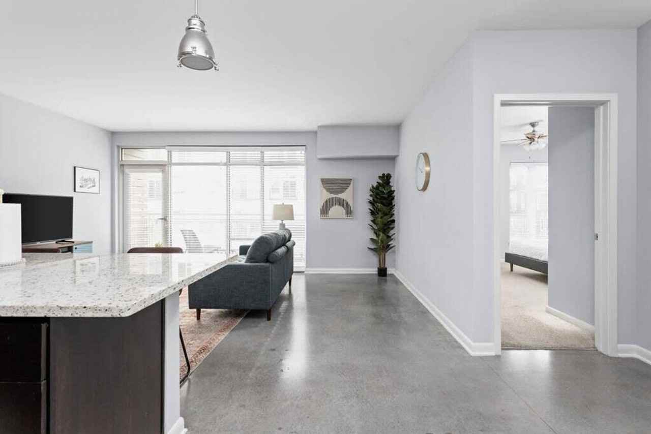 421 East Market Street - Photo 4 of 28