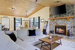 featured image of 443 Fox Run Dr