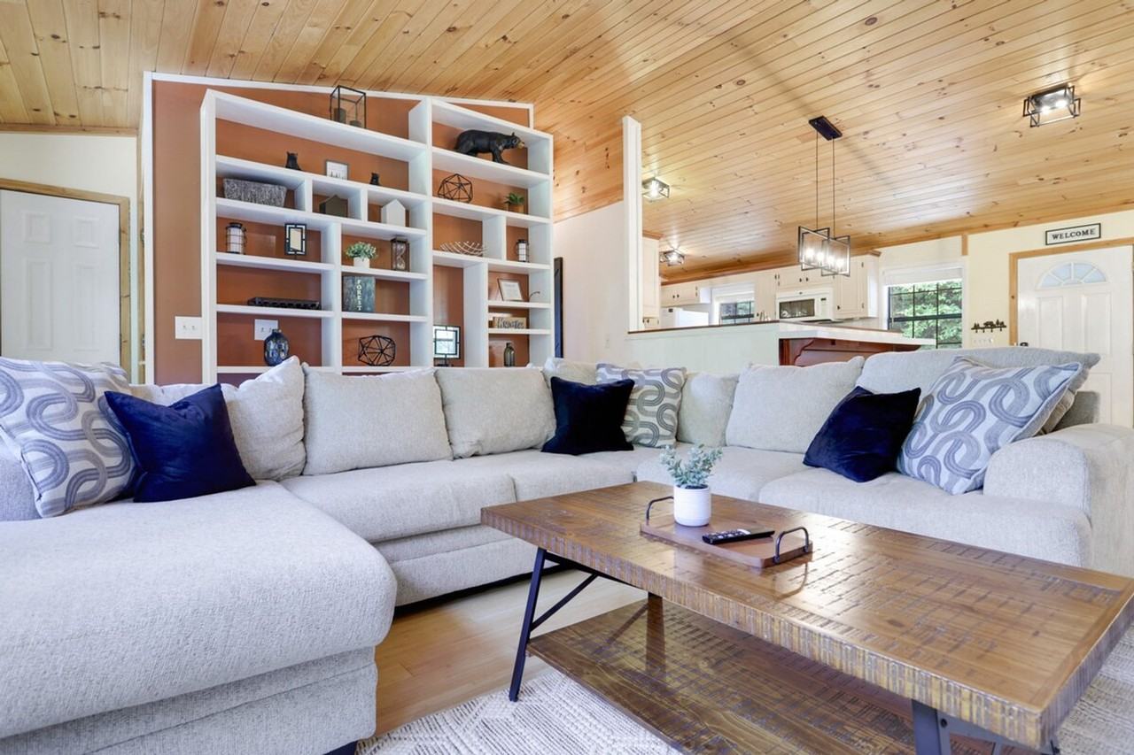 443 Fox Run Dr #1018182P - Photo 2 of 40