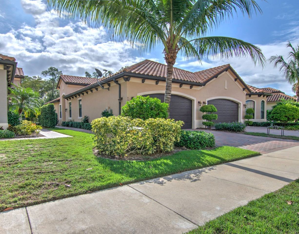 9385 Isla Bella Circle #1049687P - Photo 6 of 40