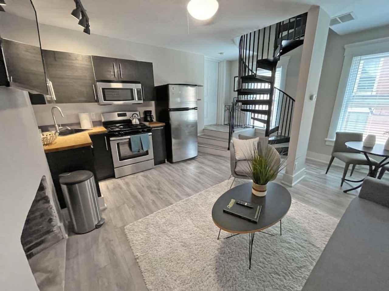 216 E Liberty St #1056066P - Photo 3 of 50