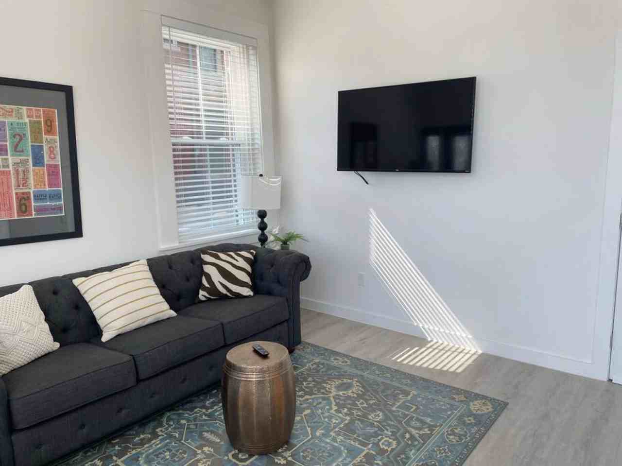 216 E Liberty St #1056066P - Photo 4 of 50