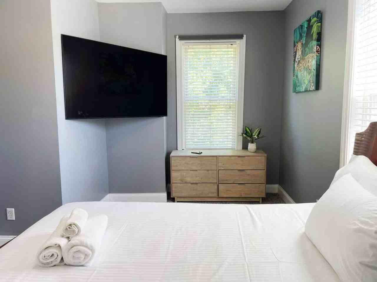 1824 Highland Ave #1056067P - Photo 4 of 26