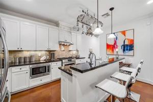 featured image of 5522 Larkin St