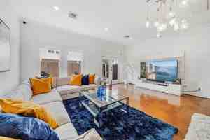 featured image of 5522 Larkin St