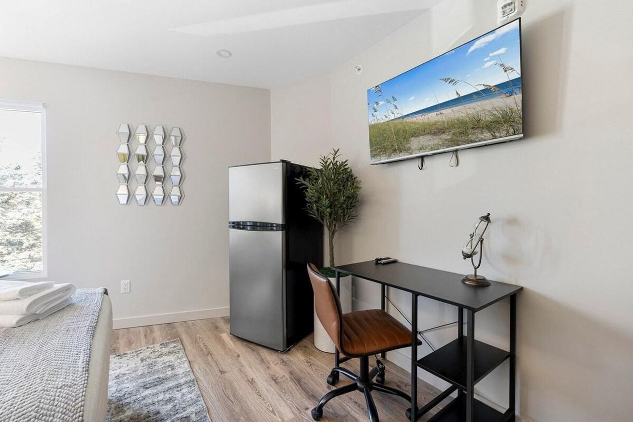 138 Wickham Ave #1056791P - Photo 2 of 17