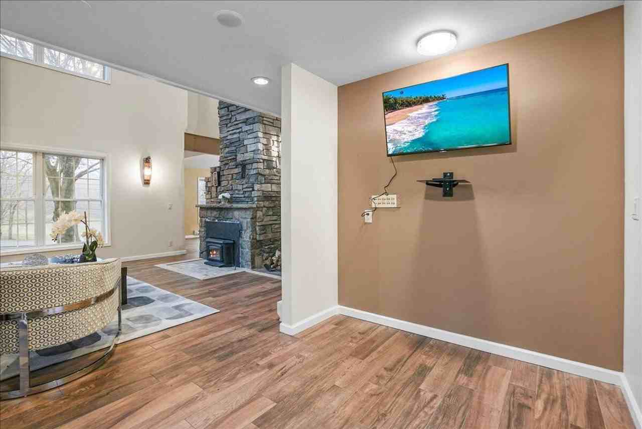 338 Clove Rd #1056821P - Photo 7 of 24