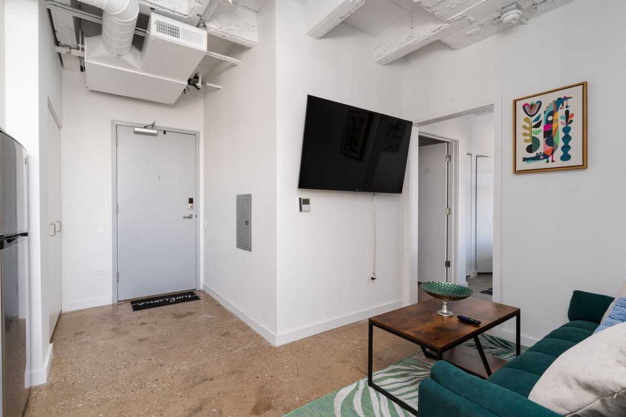 1049 W Lawrence Ave #1060825P - Photo 4 of 27