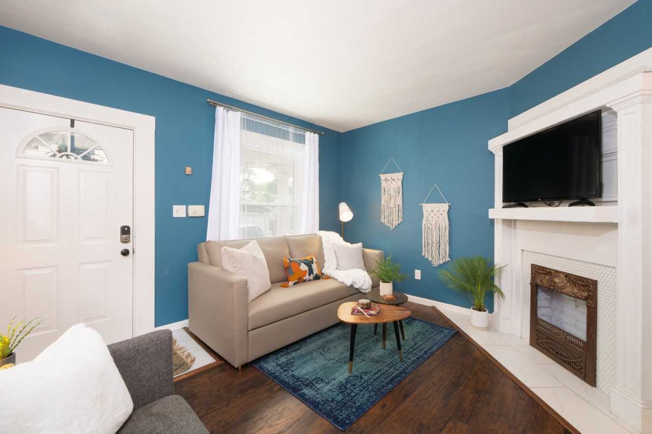 2156 W 34th Pl #1061031P - Photo 3 of 35