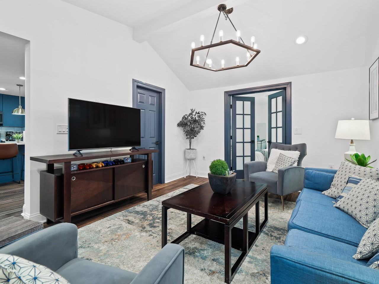 6008 W Clinton Ave #1061050P - Photo 5 of 50