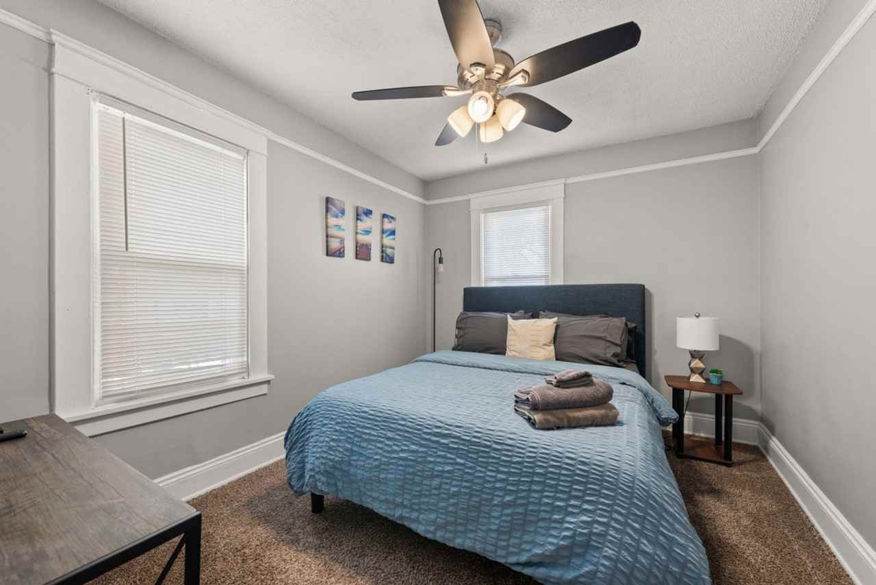 1322 West 69th Street - Photo 4 of 49