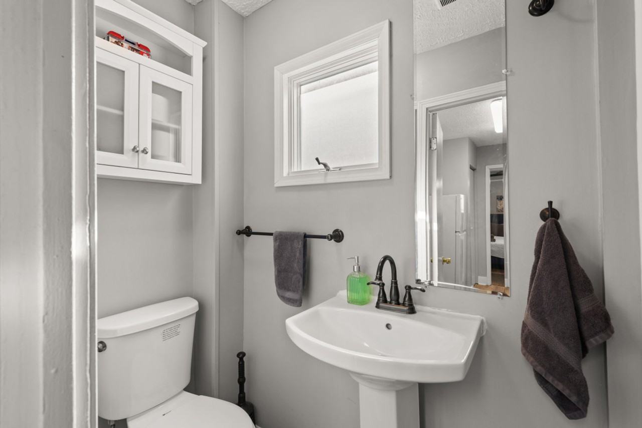 1322 West 69th Street - Photo 5 of 49