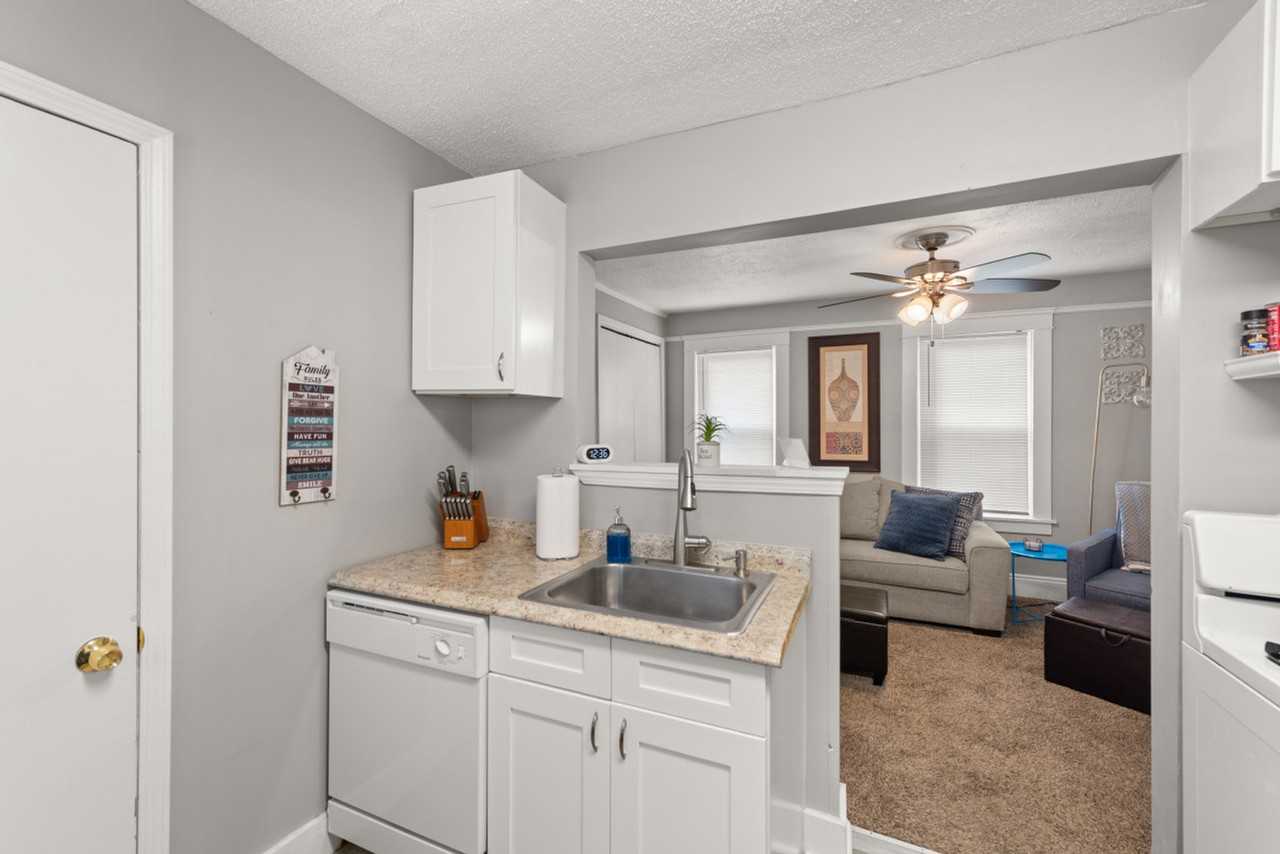 1322 West 69th Street - Photo 7 of 49