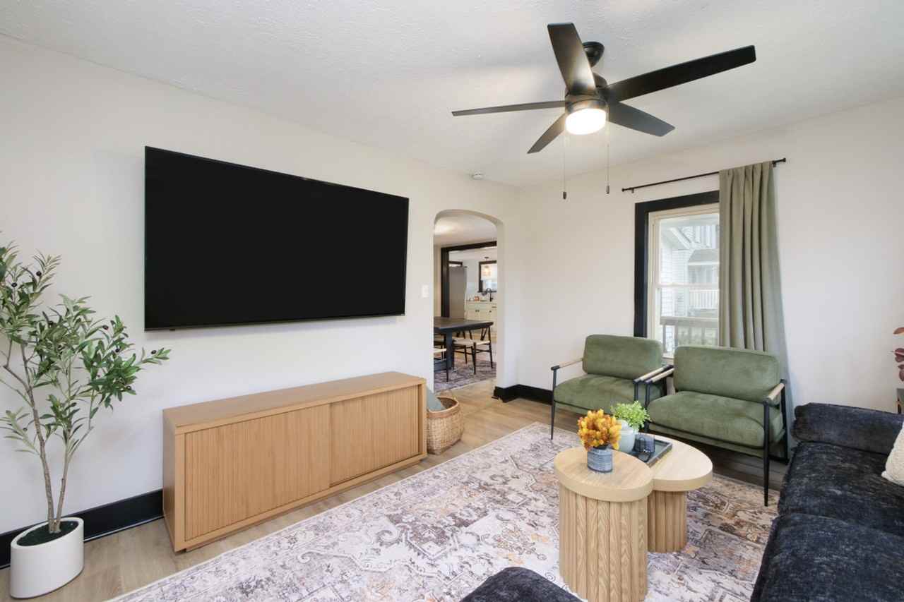 230 S Jefferson St #1061090P - Photo 2 of 50