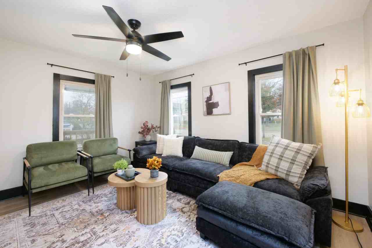 230 S Jefferson St #1061090P - Photo 7 of 50