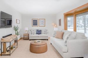 featured image of 2100 School St