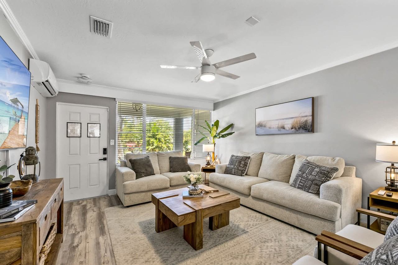 119 W Suwannee Ln #1069199P - Photo 2 of 48