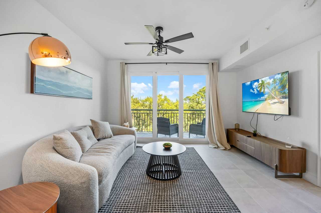 605 Kemp Street - Photo 2 of 119