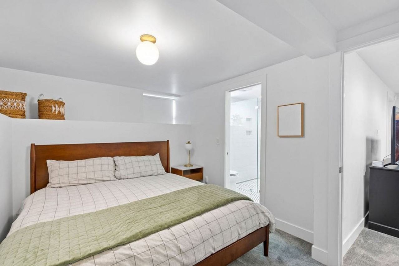 1198 E Browning Ave #1071595P - Photo 7 of 23