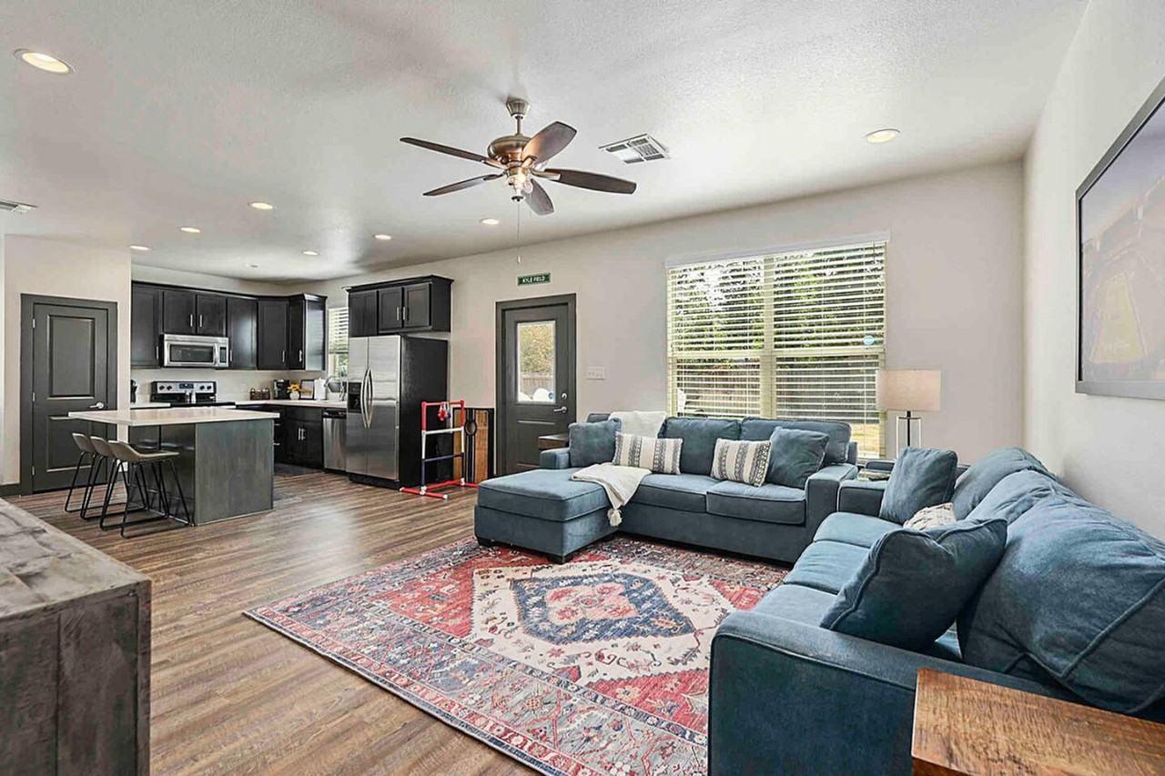 4304 Oaklawn St #1071612P - Photo 2 of 22