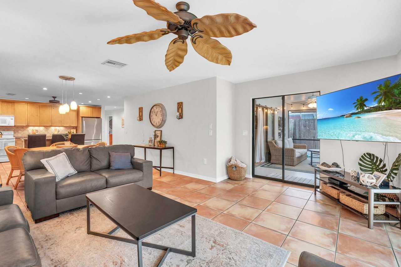 650 93rd Ave N #1073498P - Photo 2 of 32