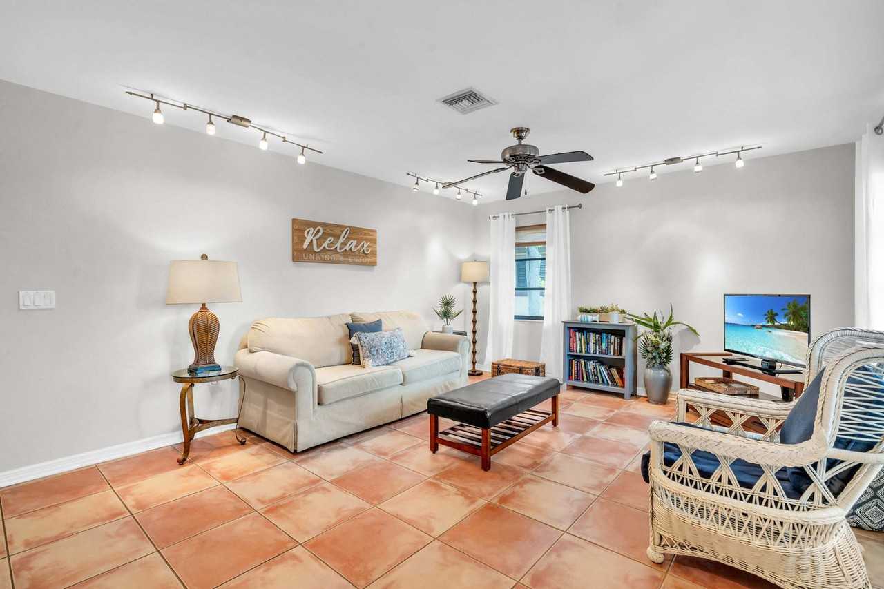 650 93rd Ave N #1073498P - Photo 3 of 32