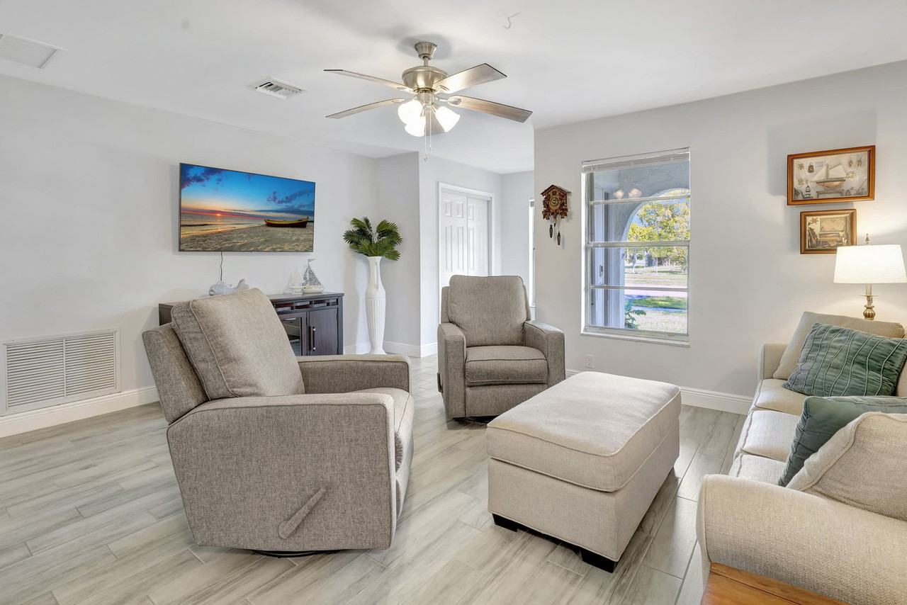 2374 Poinciana Dr #1073509P - Photo 3 of 32