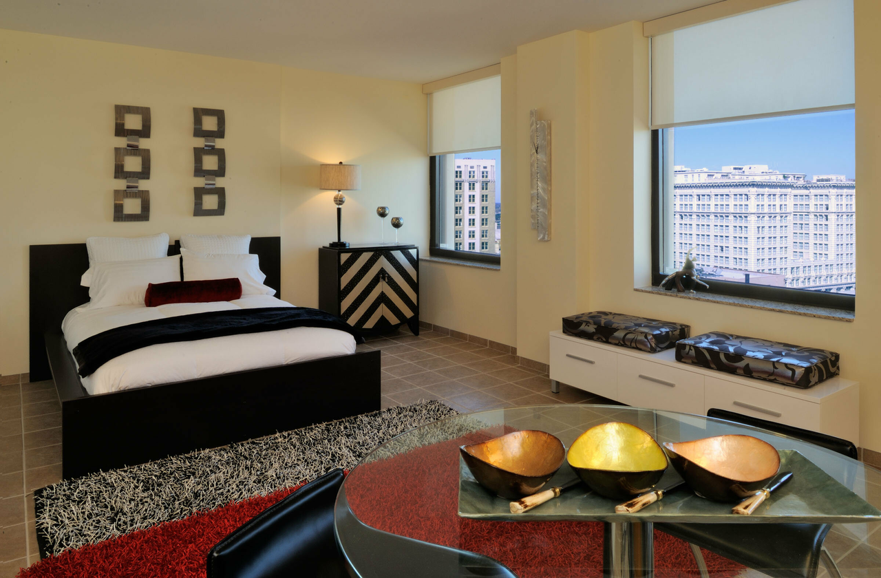 200 Carondelet - Photo 2 of 16