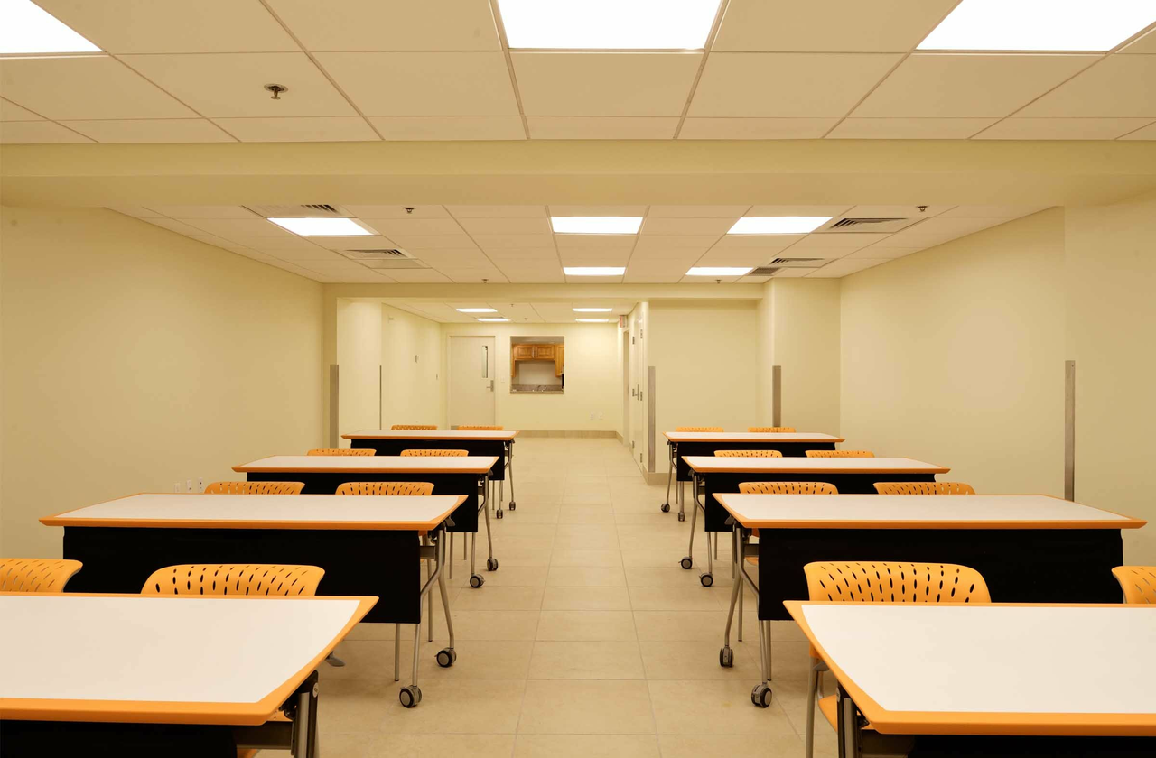 200 Carondelet - Photo 4 of 16