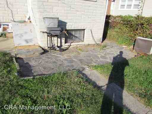 1101 Woodbourne Ave - Photo 2 of 10