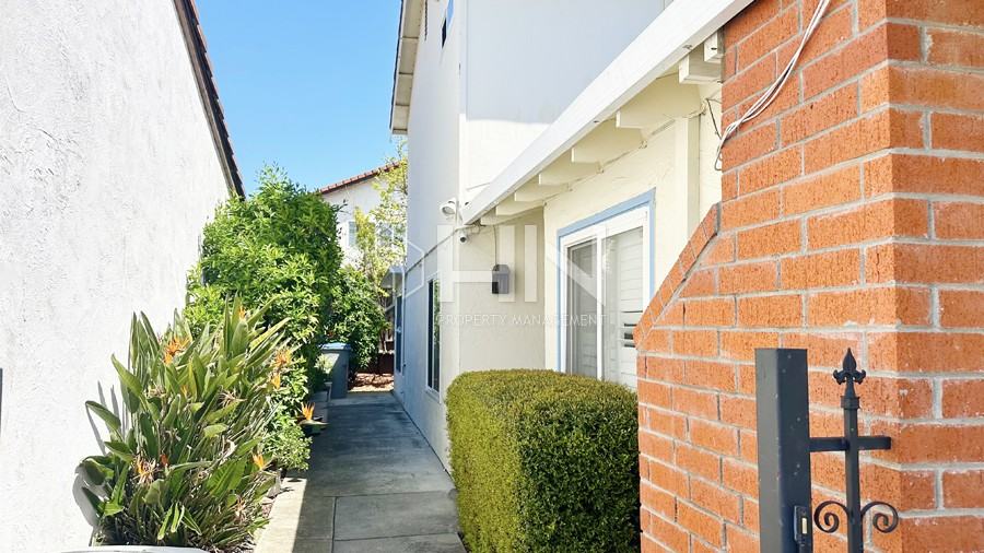 1691 Chesterton Cir - Photo 2 of 24