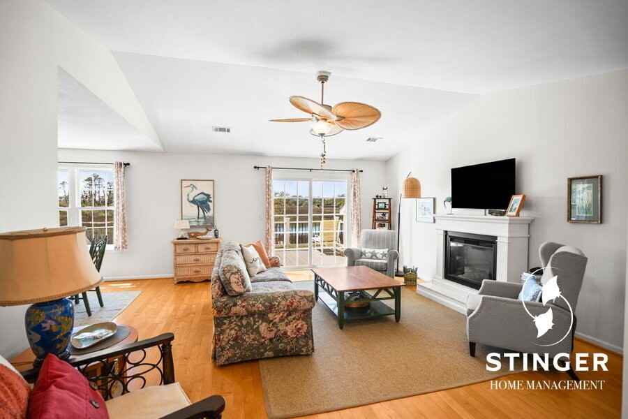 2927 Waters Edge Ct - Photo 7 of 38