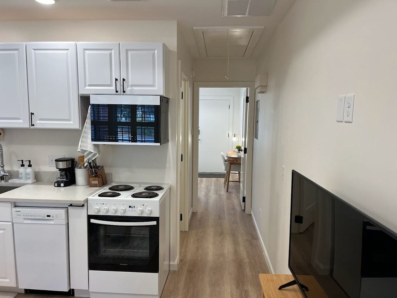 637 Columbus Dr #B - Photo 4 of 10